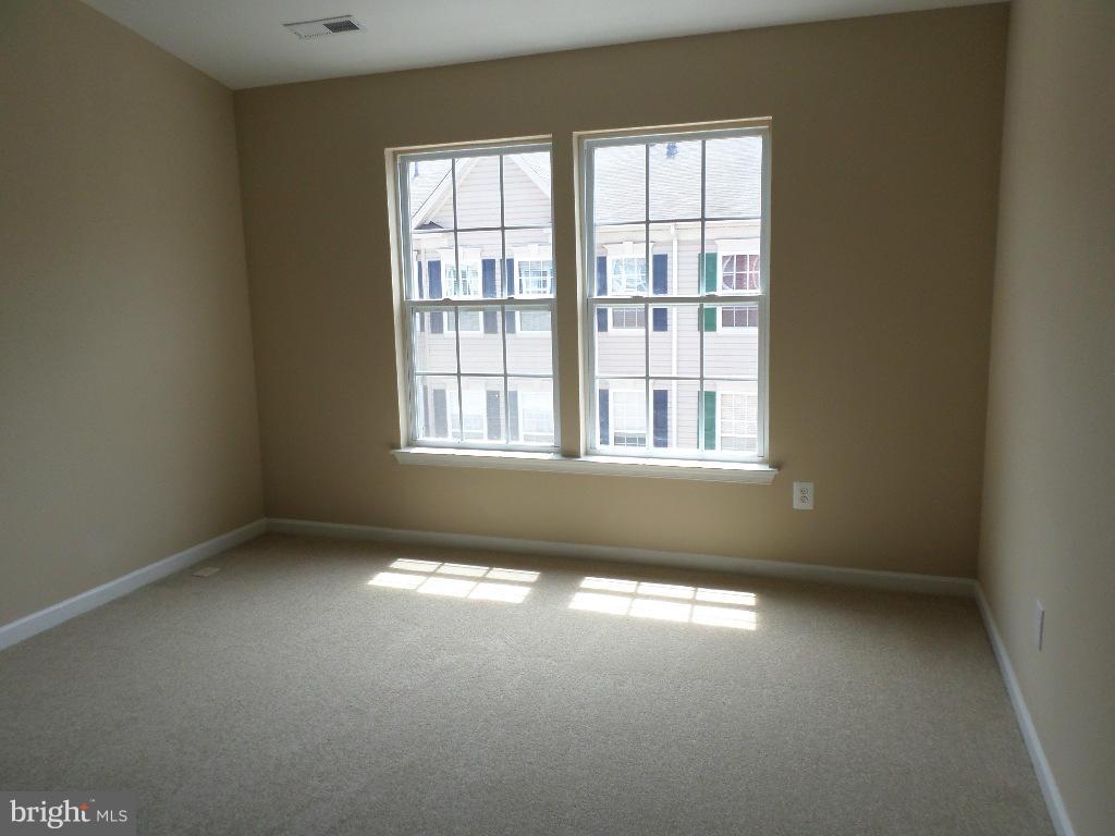 7110 Silverleaf Oak Road, Unit 170 Elkridge, MD 21075 - Photo 20 of 22 Bedroom