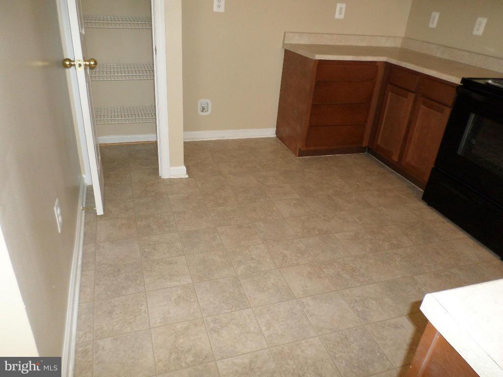 7110 Silverleaf Oak Road, Unit 170 Elkridge, MD 21075 - Photo 6 of 22 Kitchen