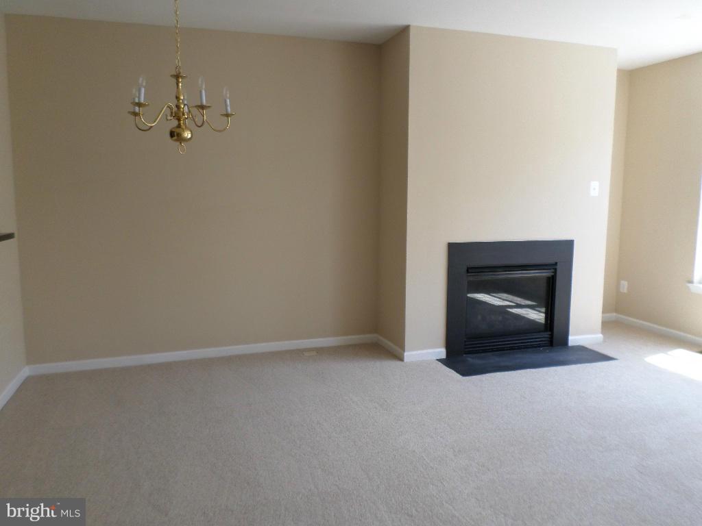 7110 Silverleaf Oak Road, Unit 170 Elkridge, MD 21075 - Photo 8 of 22 Family Room