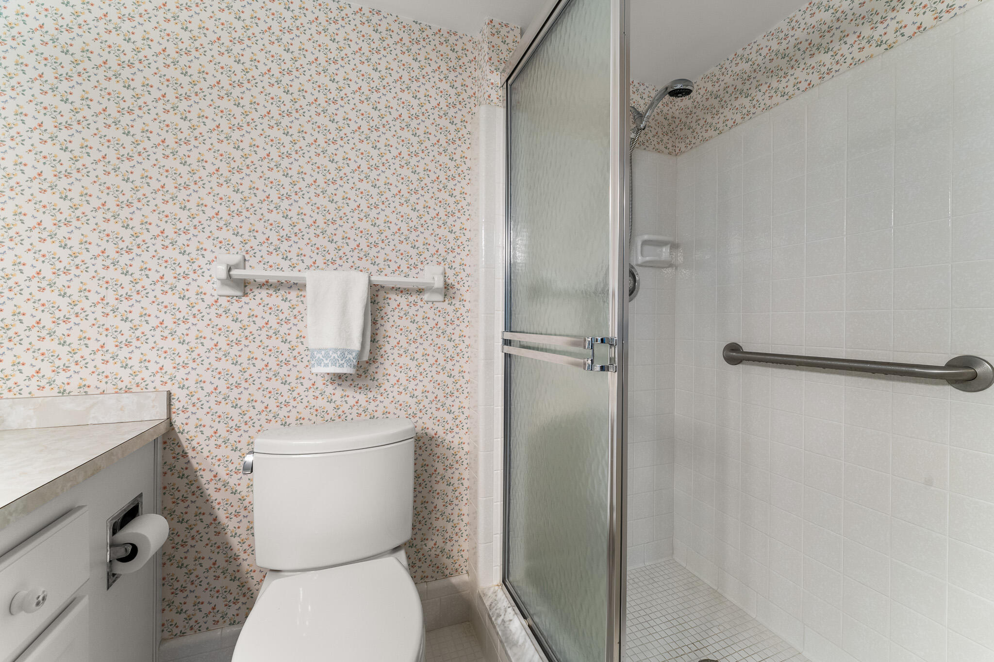 939 Northwest 11th Terrace, Unit 4 Stuart, FL 34994 - Photo 26 of 44 File.28 MB Step in Shower