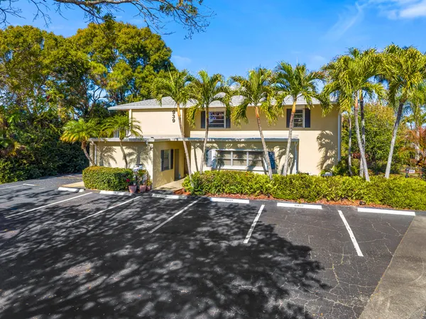 $205,000 | 939 Northwest 11th Terrace, Unit 4, Stuart, FL 34994