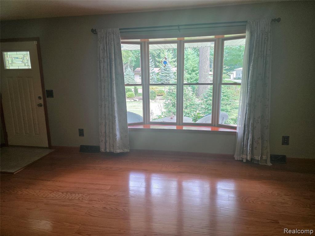 10600 Dewitt Road Belleville, MI 48111 - Photo 4 of 30