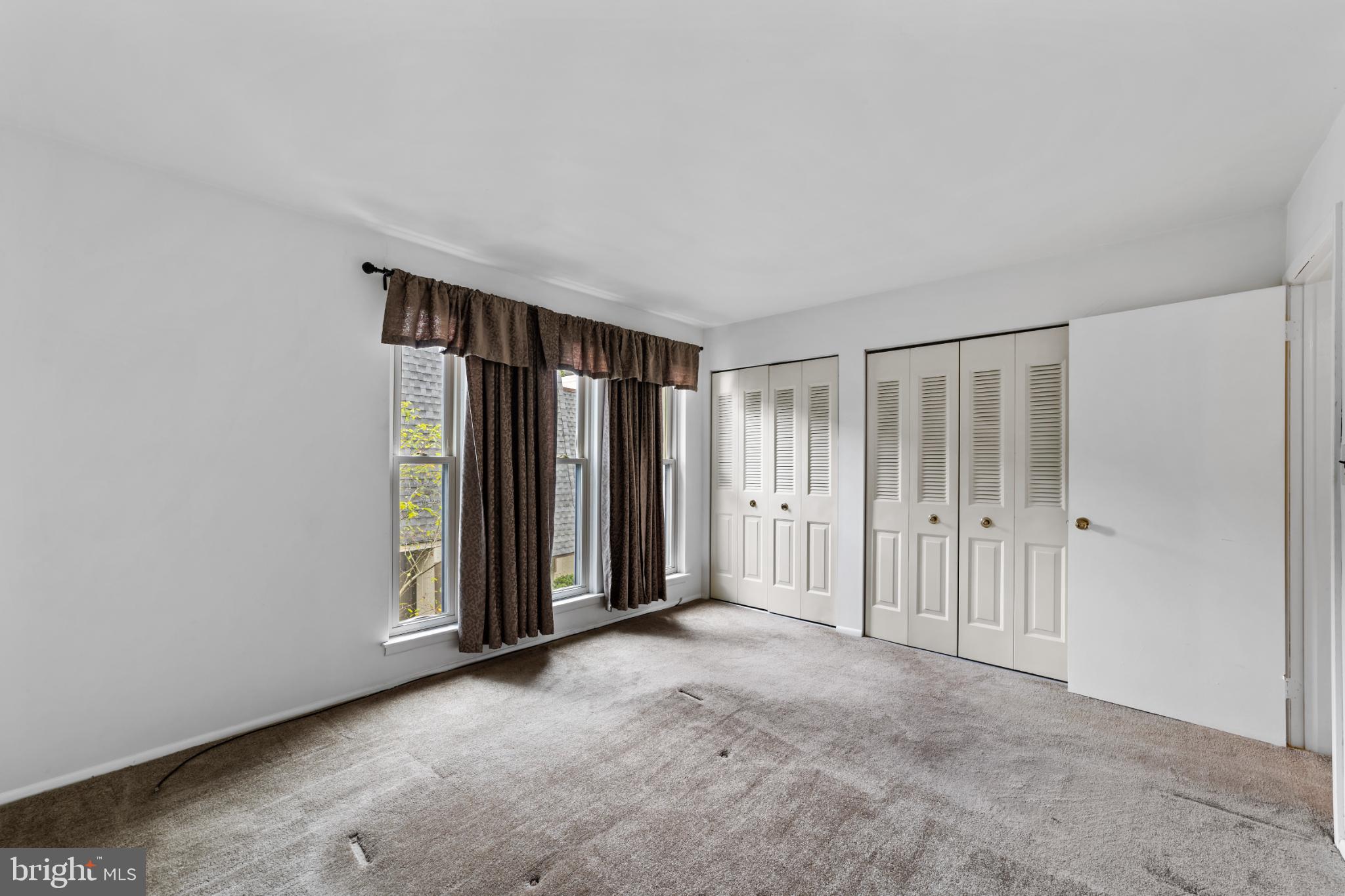 25 South Church Road, Unit 36 Maple Shade, NJ 08052 - Photo 5 of 11 Spacious room with natural light and charm.
