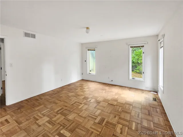 $259,900 | 31365 Haddon Place, Edwards, MO 65326