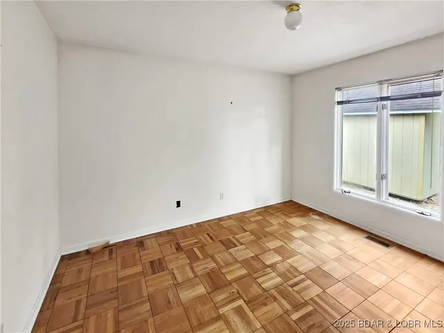 $259,900 | 31365 Haddon Place, Edwards, MO 65326