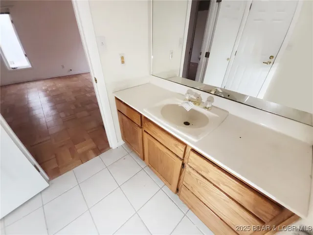 $259,900 | 31365 Haddon Place, Edwards, MO 65326