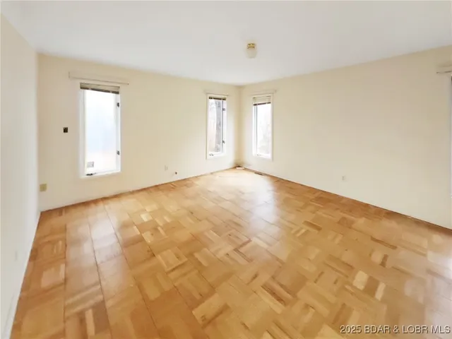 $259,900 | 31365 Haddon Place, Edwards, MO 65326