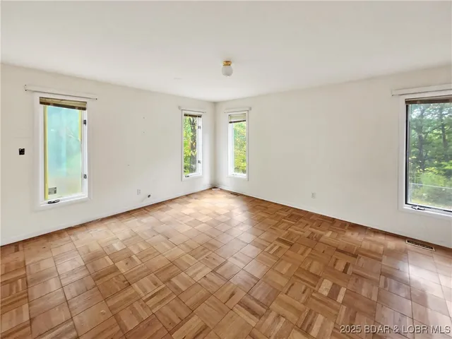 $259,900 | 31365 Haddon Place, Edwards, MO 65326