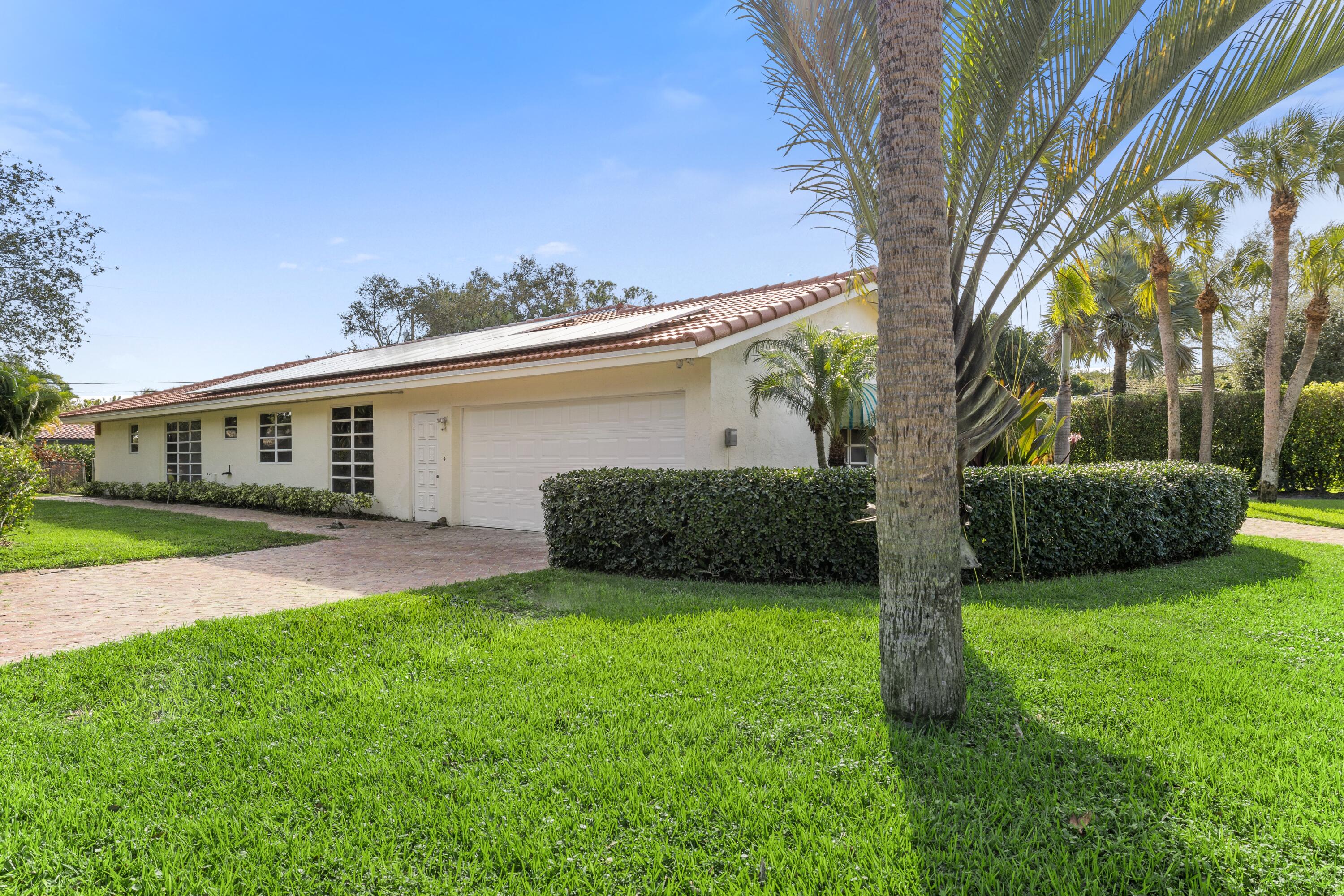 610 Northwest 9th Court Boca Raton, FL 33486 - Photo 3 of 54 02_610NW9thCT_2003_HiRes