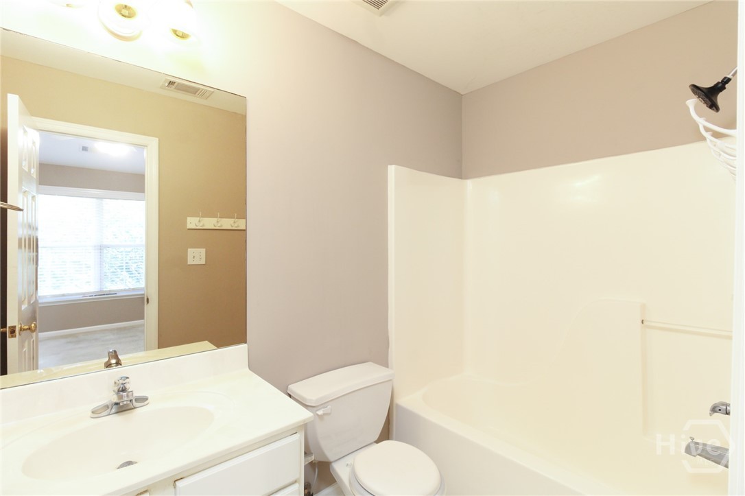 240 Cleveland Road, Unit 440 Athens, GA 30622 - Photo 13 of 21 Bathroom 1