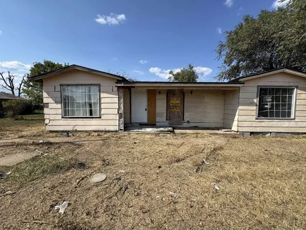 $42,999 | 1511 Gray Street, Plainview, TX 79072