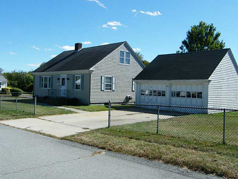 49 Oakwood Road Middletown, RI 02842 - Photo 17 of 17 Exterior Front.