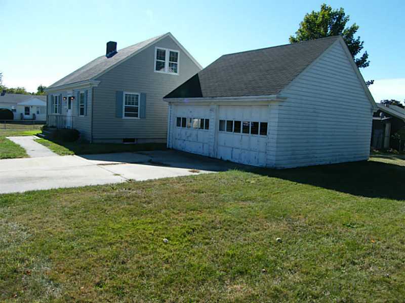 49 Oakwood Road Middletown, RI 02842 - Photo 2 of 17 Exterior Front.