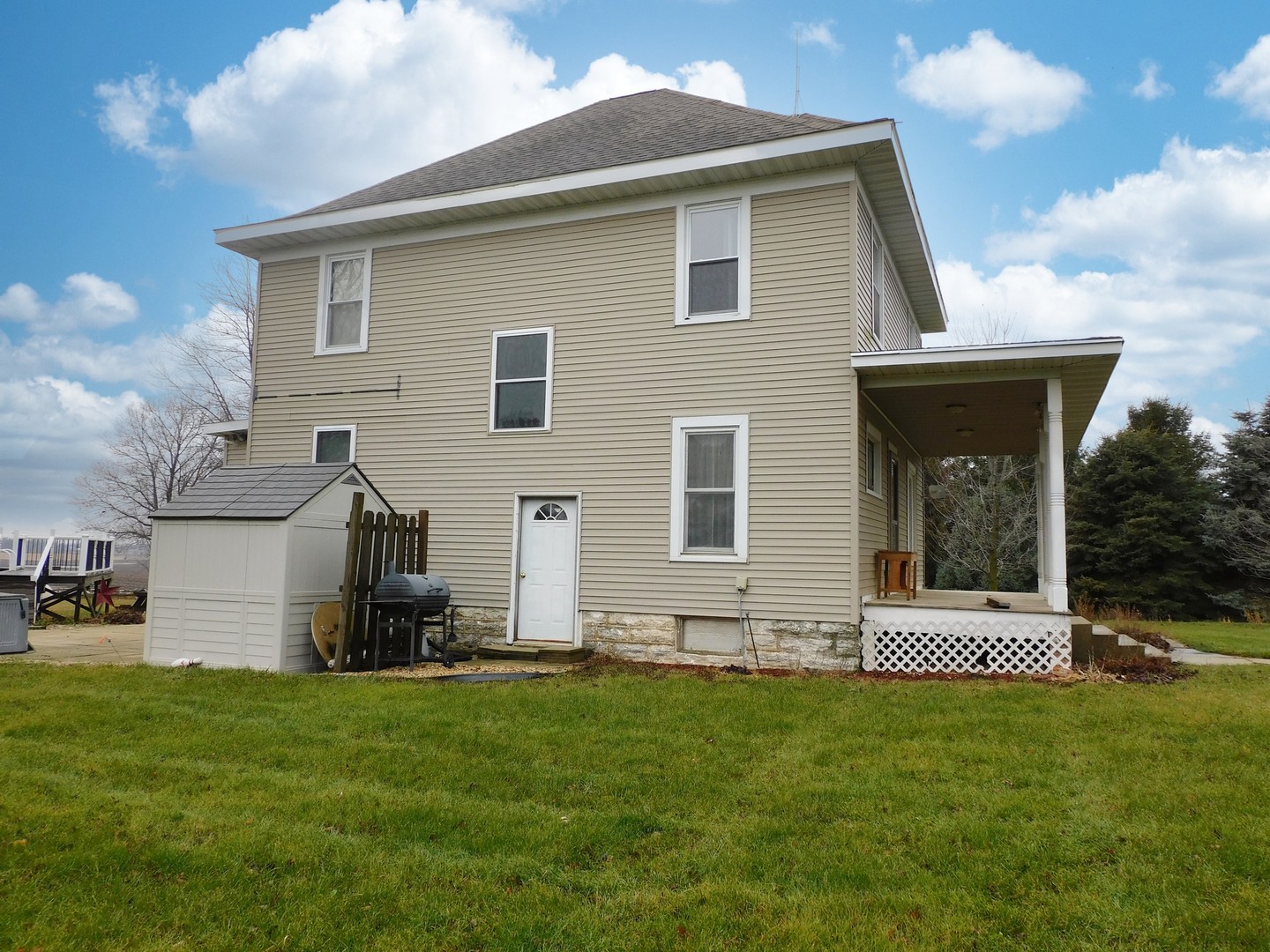 10797 West Fairmont Road Polo, IL 61064 - Photo 5 of 30 a view of a house with a garden