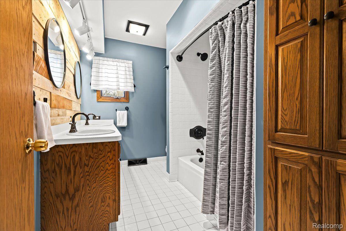 4529 Pleasant Valley Road Brighton, MI 48114 - Photo 34 of 66 Gallery Image 34