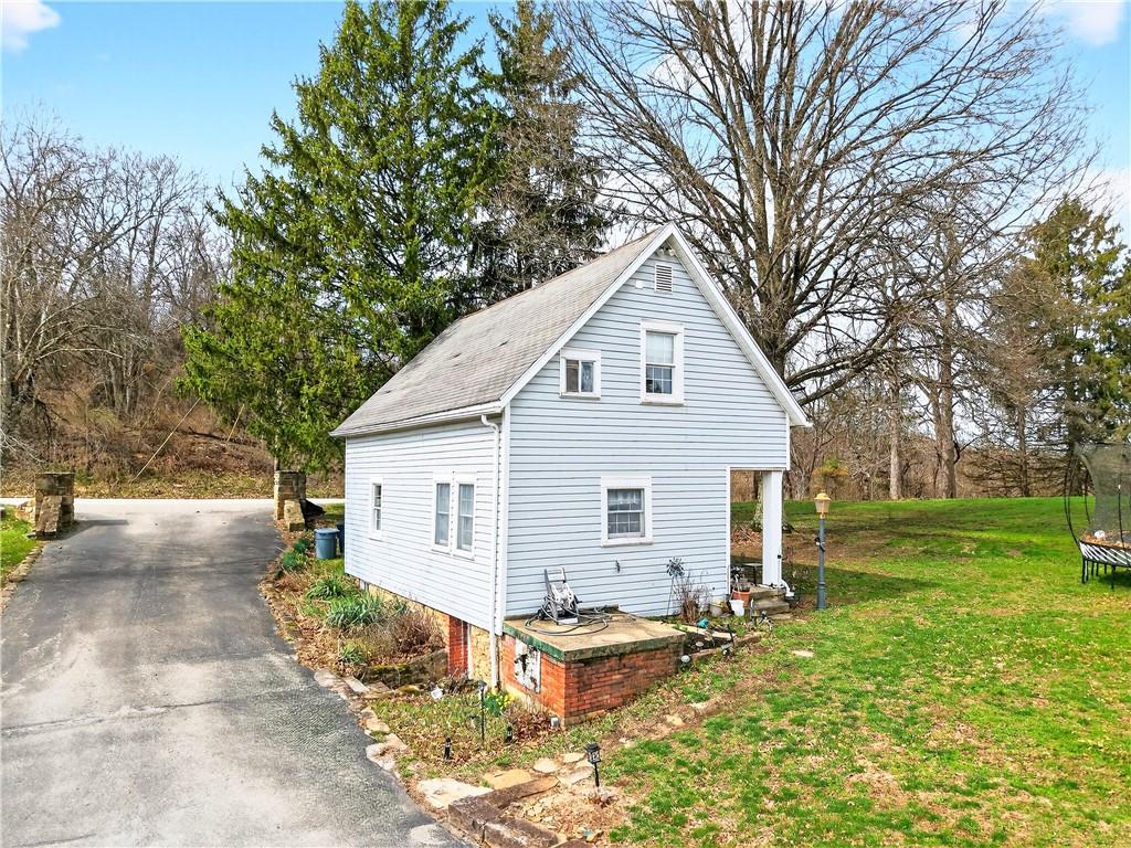 303 Hartley Hill Road Adah, PA 15410 - Photo 9 of 50