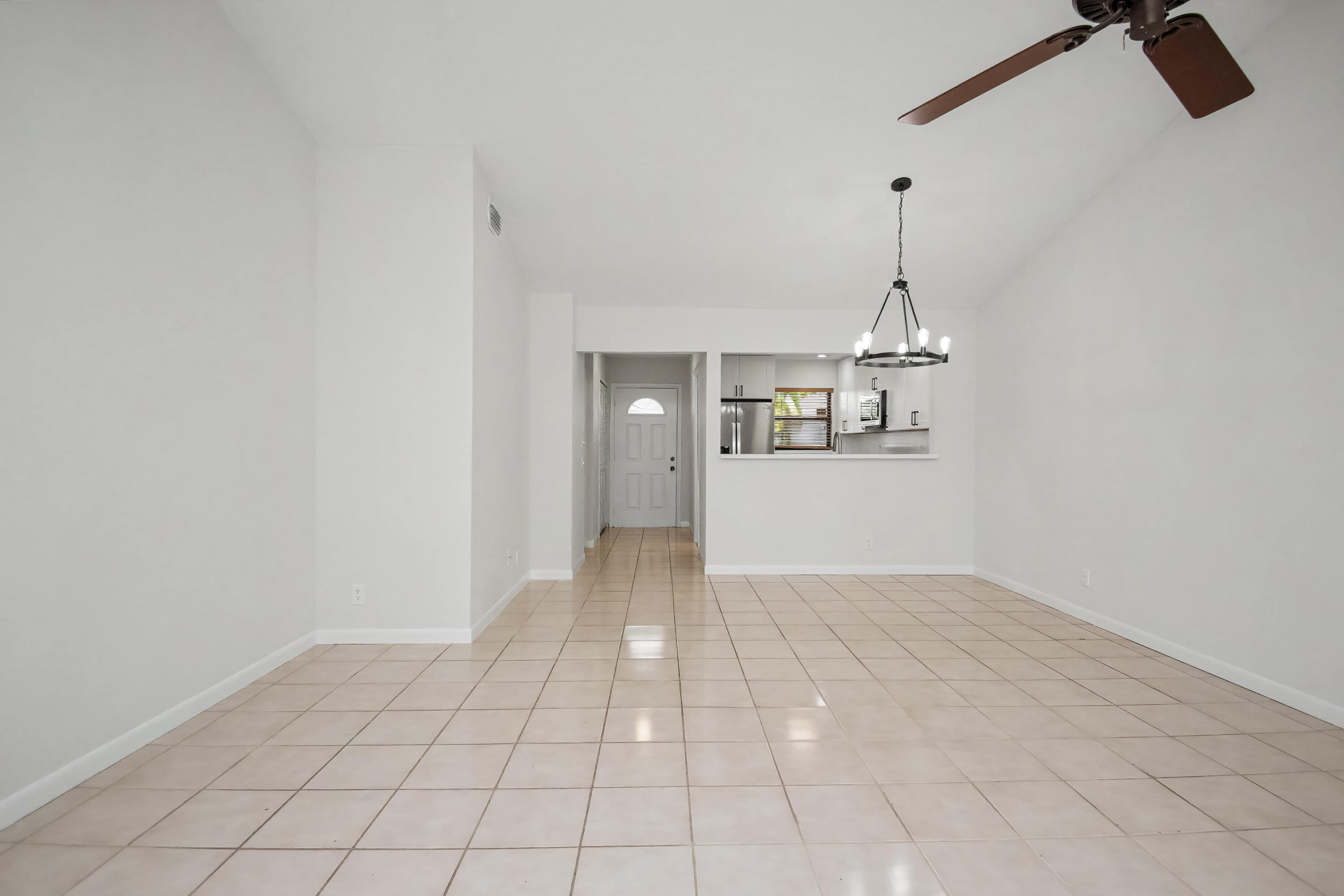 21642 Guadalajara Avenue Boca Raton, FL 33433 - Photo 10 of 30 B9EC3038-C256-40BD-9C15-79544C2B537F