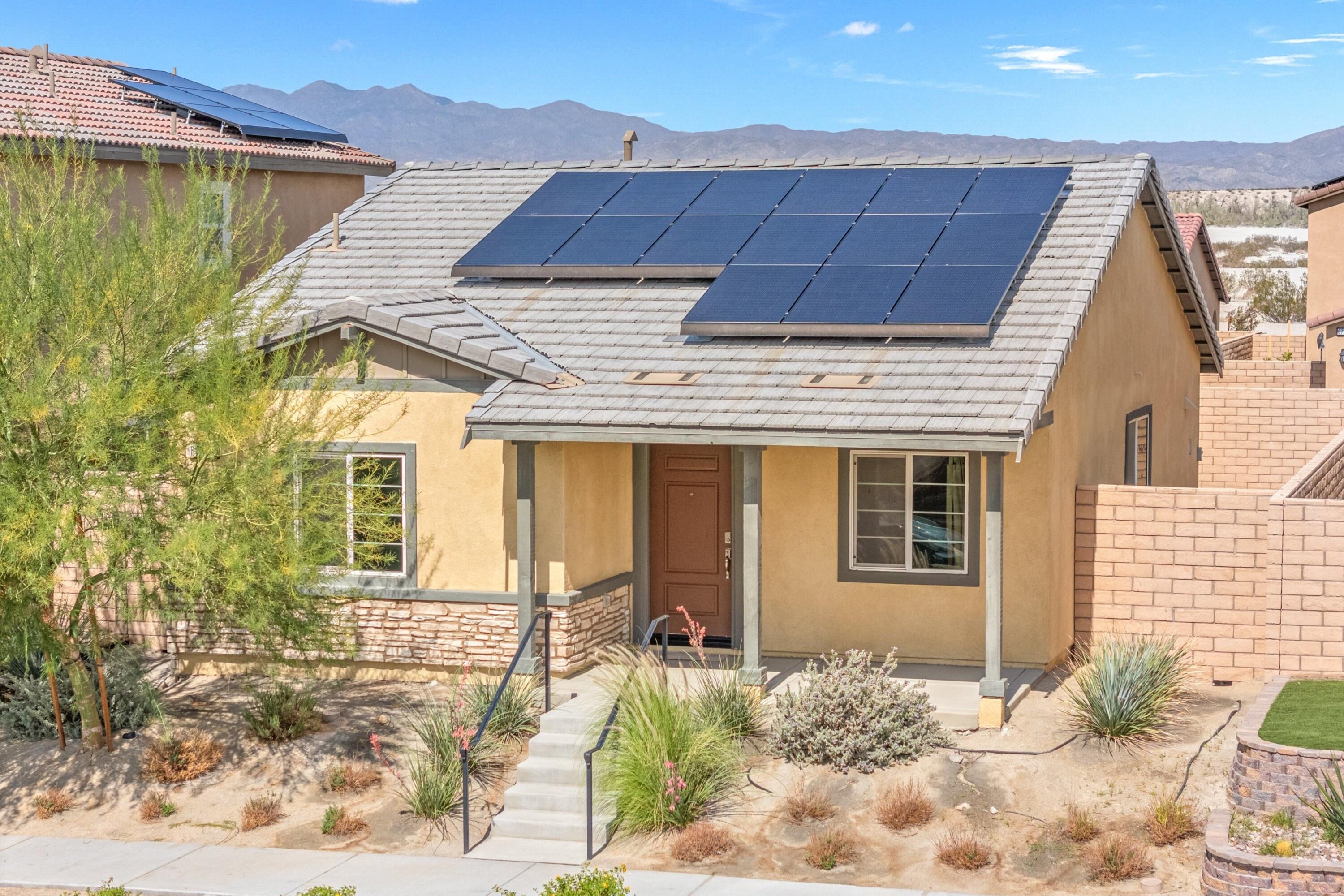 a view of a house with backyard