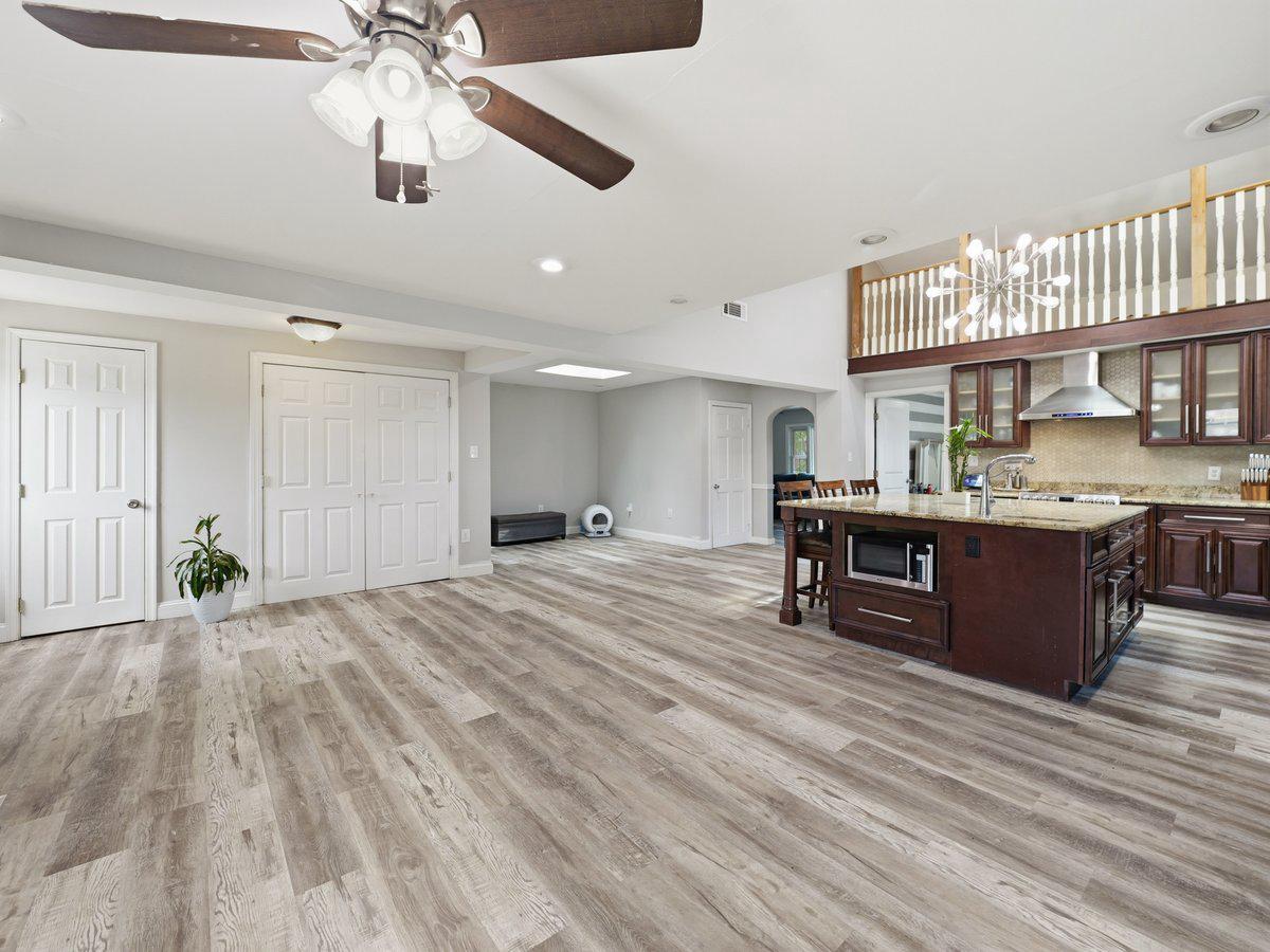 16808 Tammany Manor Road Williamsport, MD 21795 - Photo 14 of 41 Spacious modern living area