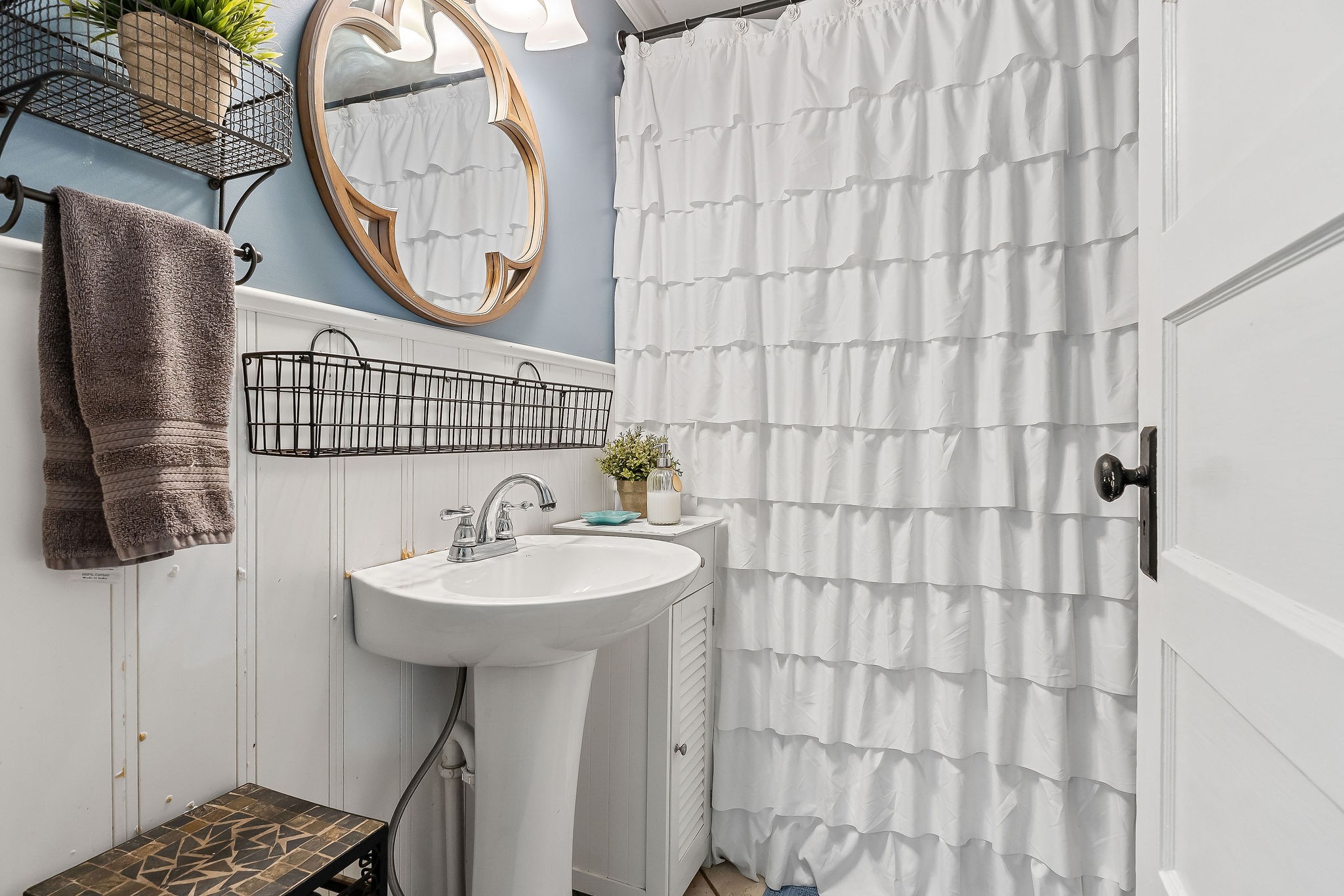 77 McAfee Lane Morrison, TN 37357 - Photo 26 of 39 a bathroom with a sink and a mirror
