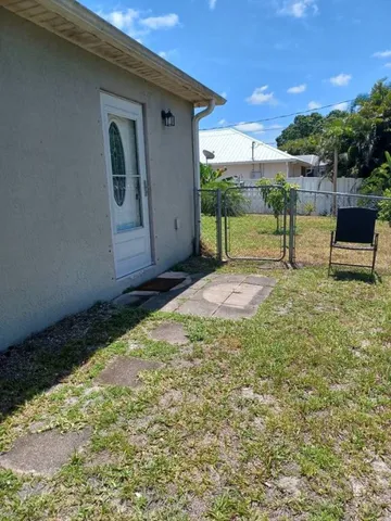 $1,400 | 426 Easy Street, Sebastian, FL 32958