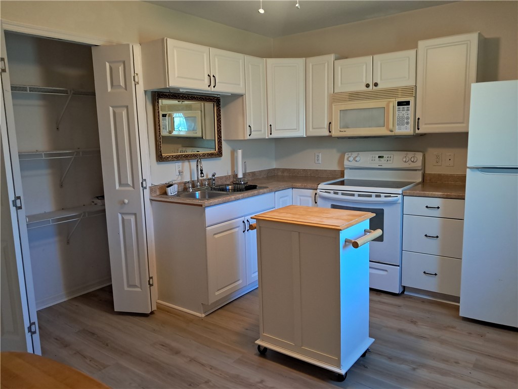 426 Easy Street Sebastian, FL 32958 - Photo 4 of 10