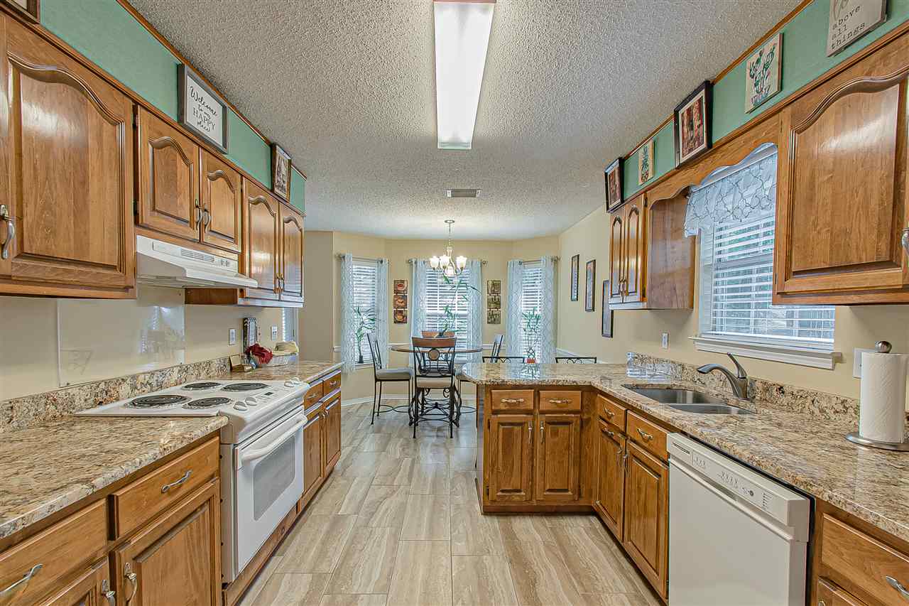 183 Montclair Loop Daphne, AL 36526 - Photo 7 of 25 Kitchen