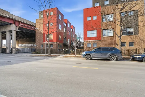 $599,900 | 648 West 16th Street, Unit 2, Chicago, IL 60616