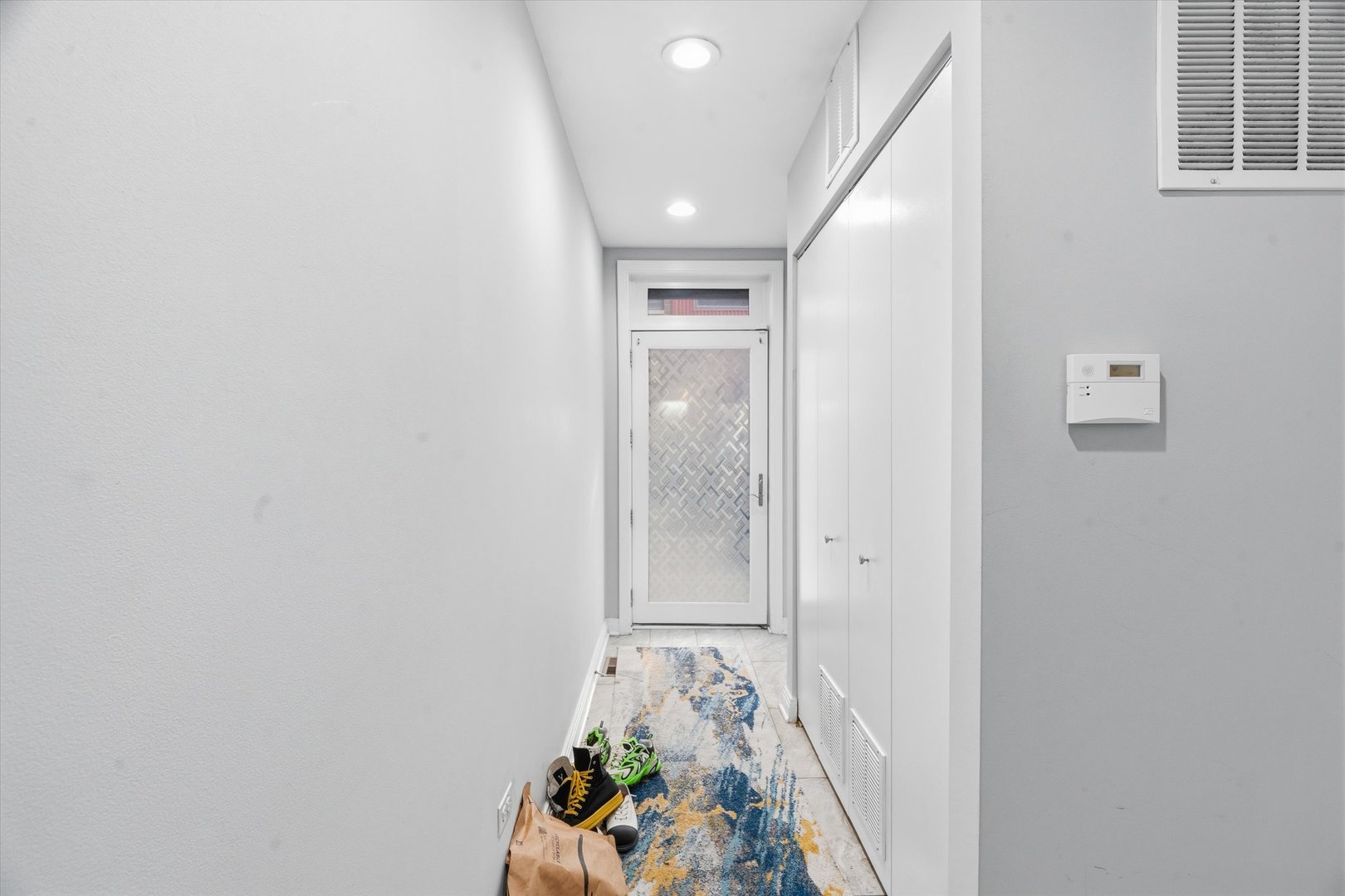 648 West 16th Street, Unit 2 Chicago, IL 60616 - Photo 5 of 19 view of a entryway