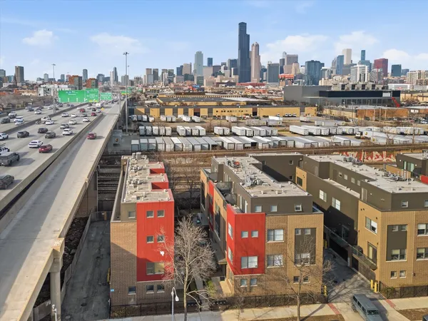 $599,900 | 648 West 16th Street, Unit 2, Chicago, IL 60616