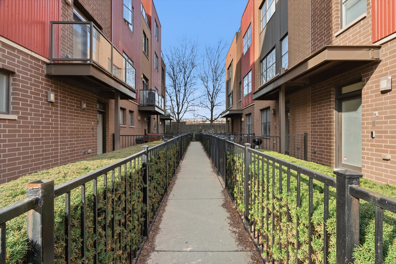 648 West 16th Street, Unit 2 Chicago, IL 60616 - Photo 13 of 19 a view of a brick building with a small yard