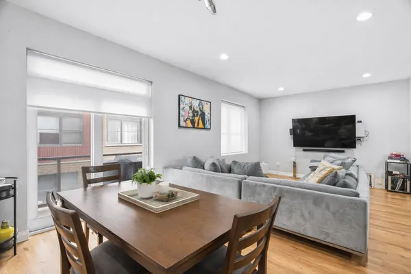 $599,900 | 648 West 16th Street, Unit 2, Chicago, IL 60616