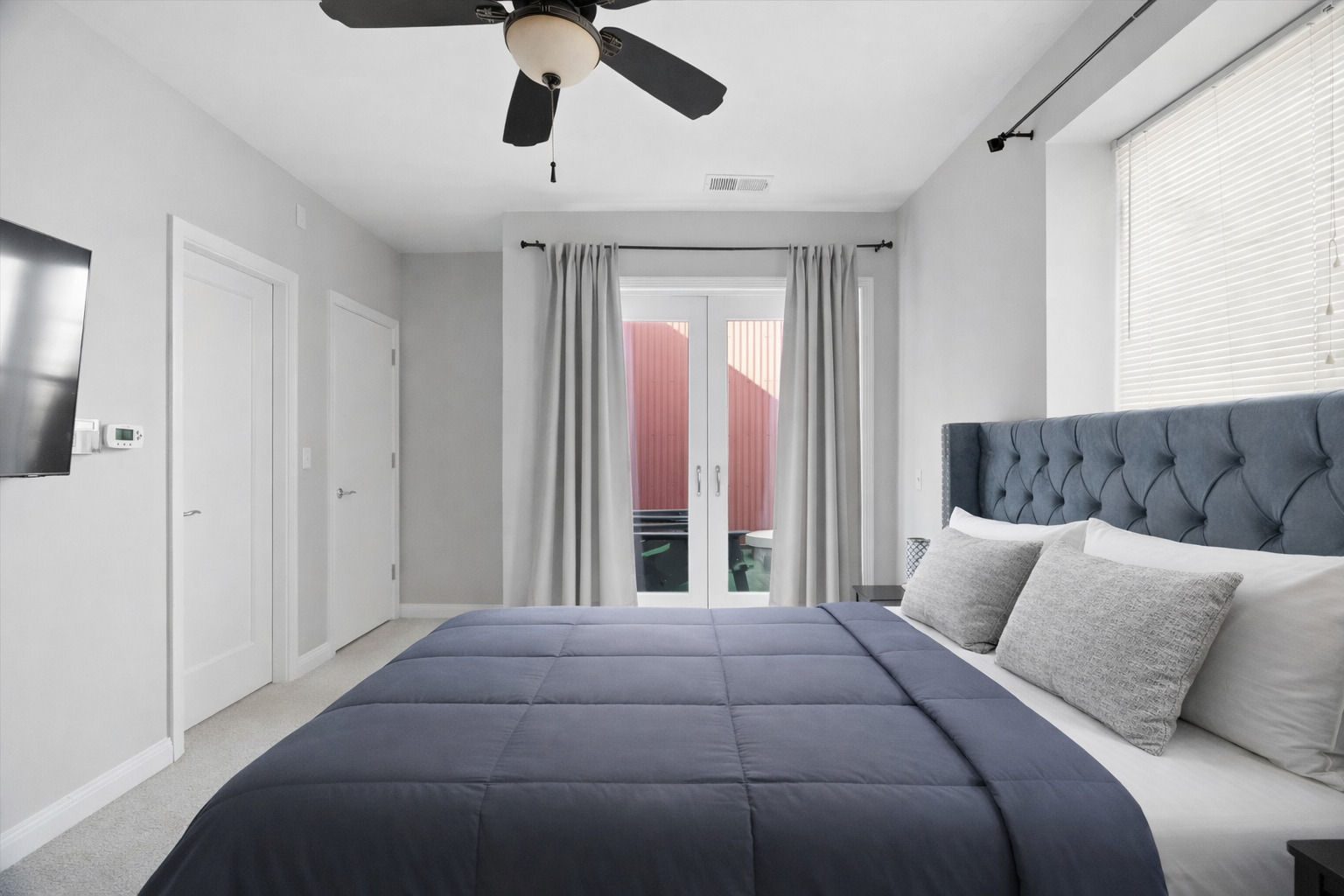 648 West 16th Street, Unit 2 Chicago, IL 60616 - Photo 18 of 19 a bedroom with a large bed and a chandelier