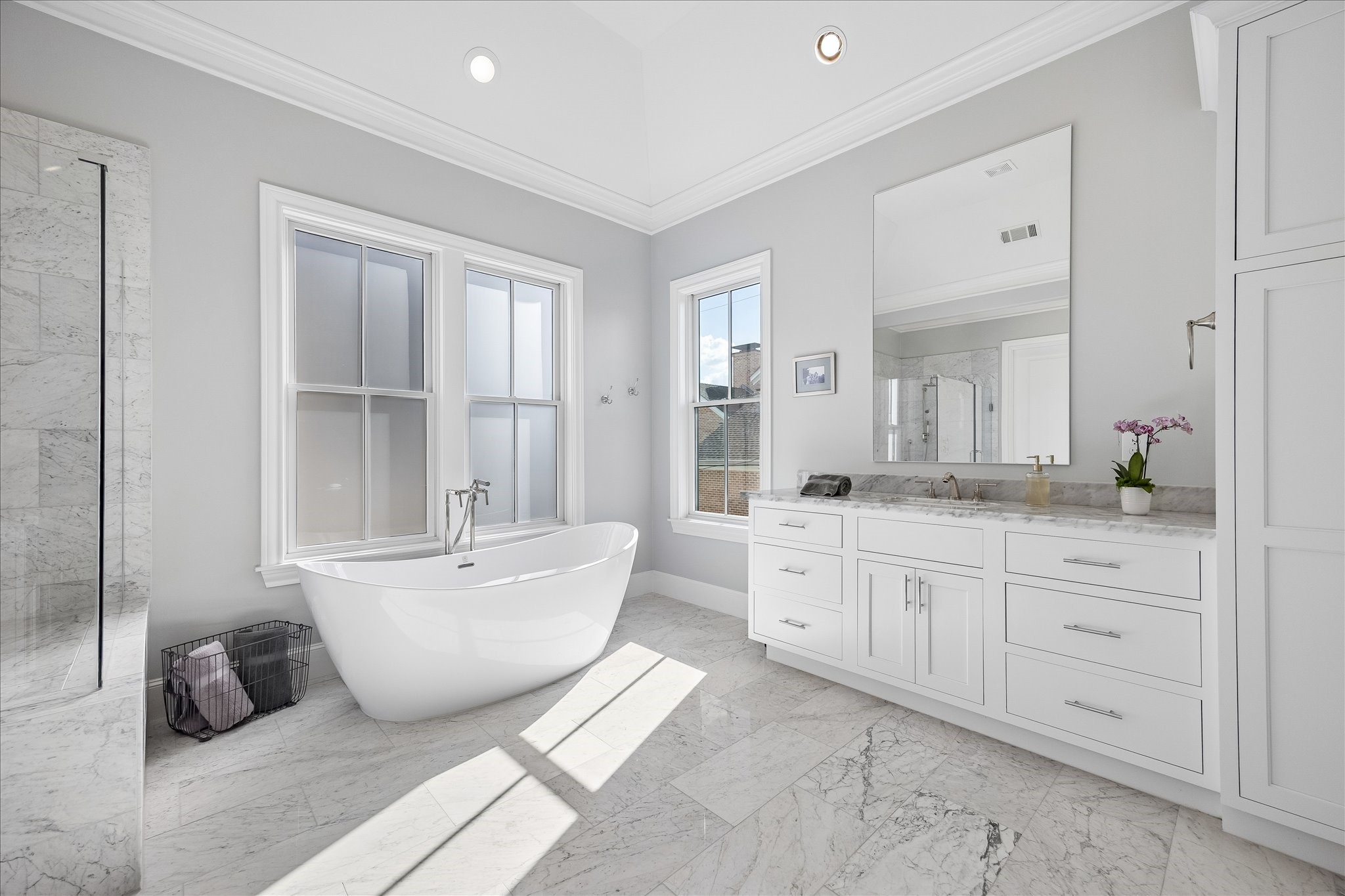 3020 Lake Street Houston, TX 77098 - Photo 27 of 43 Primary bath.