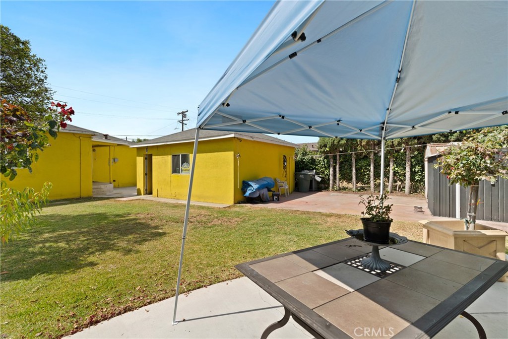 4633 Leonis Street Commerce, CA 90040 - Photo 20 of 30 a view of a patio with a table chairs and a table