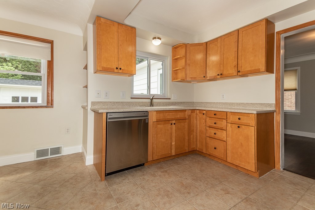 2338 Charney Road Cleveland, OH 44118 - Photo 15 of 24 Gallery Image 15