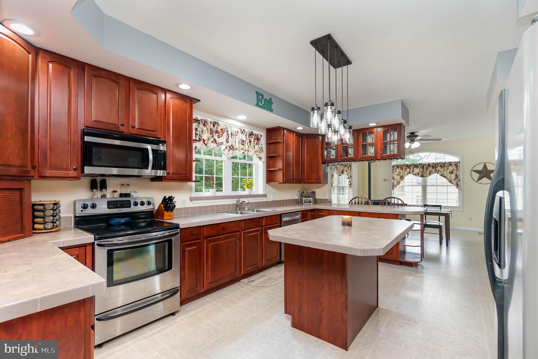 827 Seneca Park Road Middle River, MD 21220 - Photo 20 of 49 Kitchen with Stainless Steel Appliances