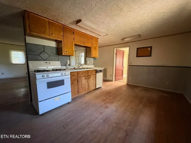 $135,000 | 498 West Rhea Avenue, Spring City, TN 37381