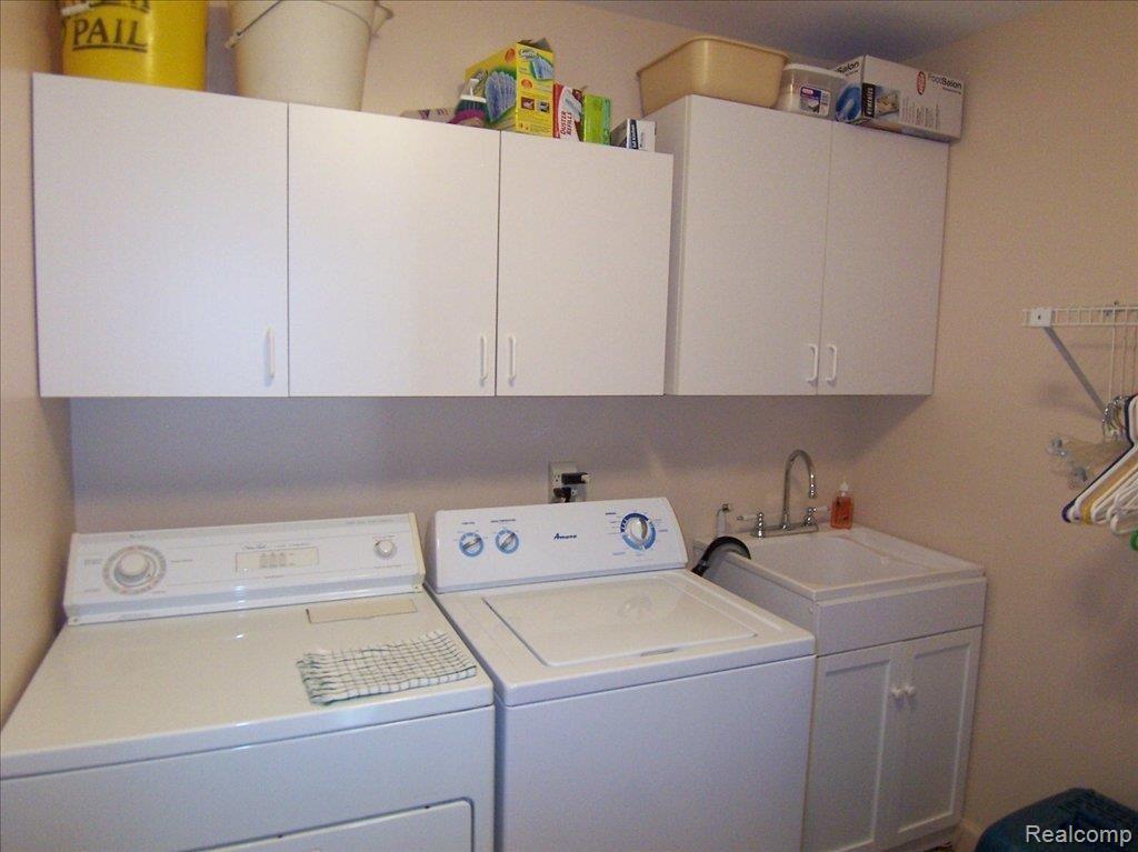 1450 Antler Court Rochester, MI 48309 - Photo 13 of 25 Laundry