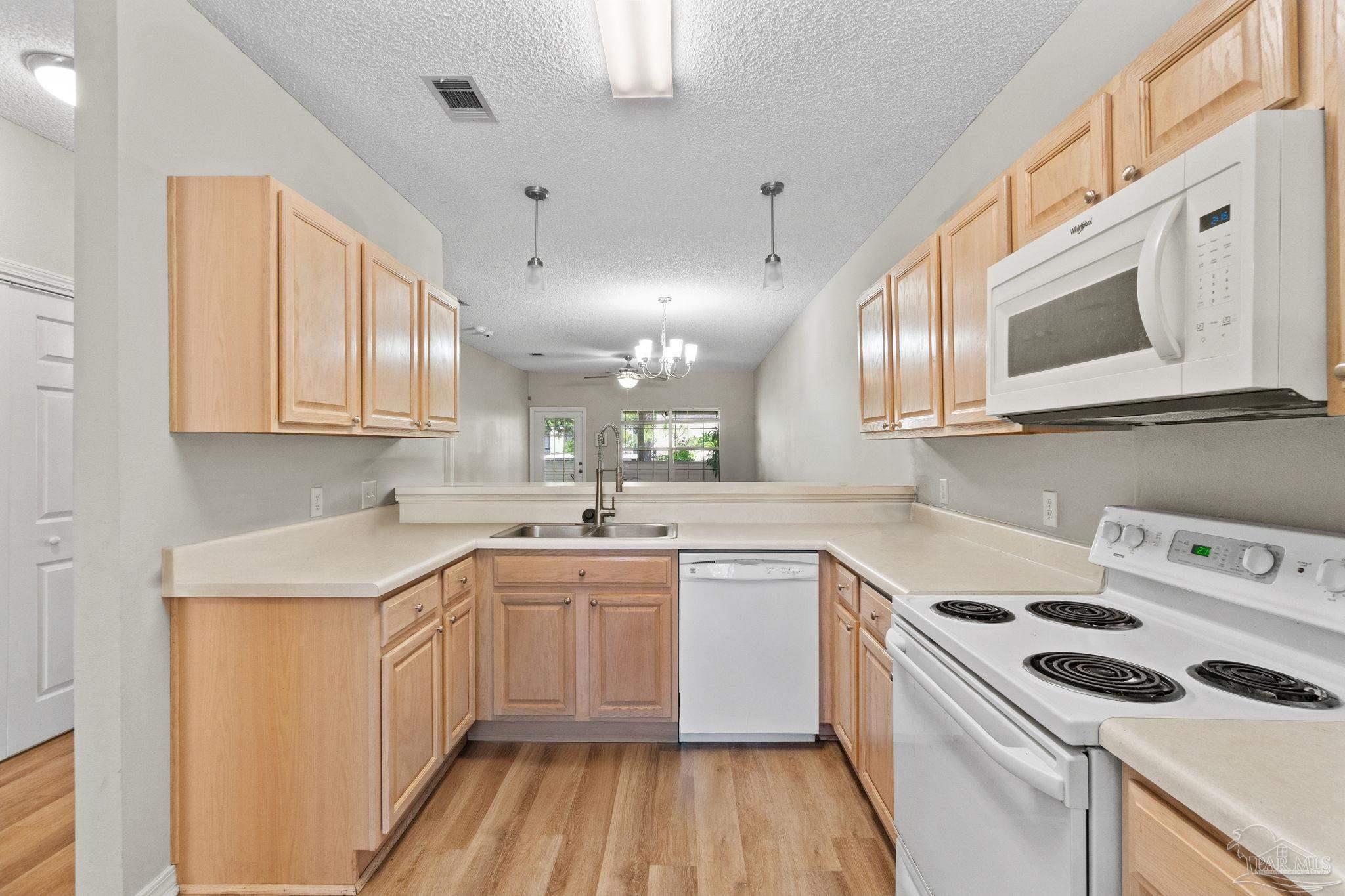 5870 Spanish Trail, Unit E Pensacola, FL 32504 - Photo 3 of 37