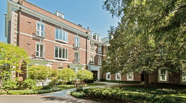 533 North Mayflower Road, Unit A Lake Forest, IL 60045 - Photo 1 of 24