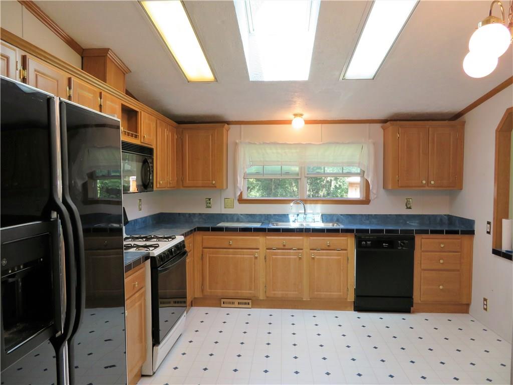 223 Davis Road Aliquippa, PA 15001 - Photo 3 of 18 Gallery Image 3