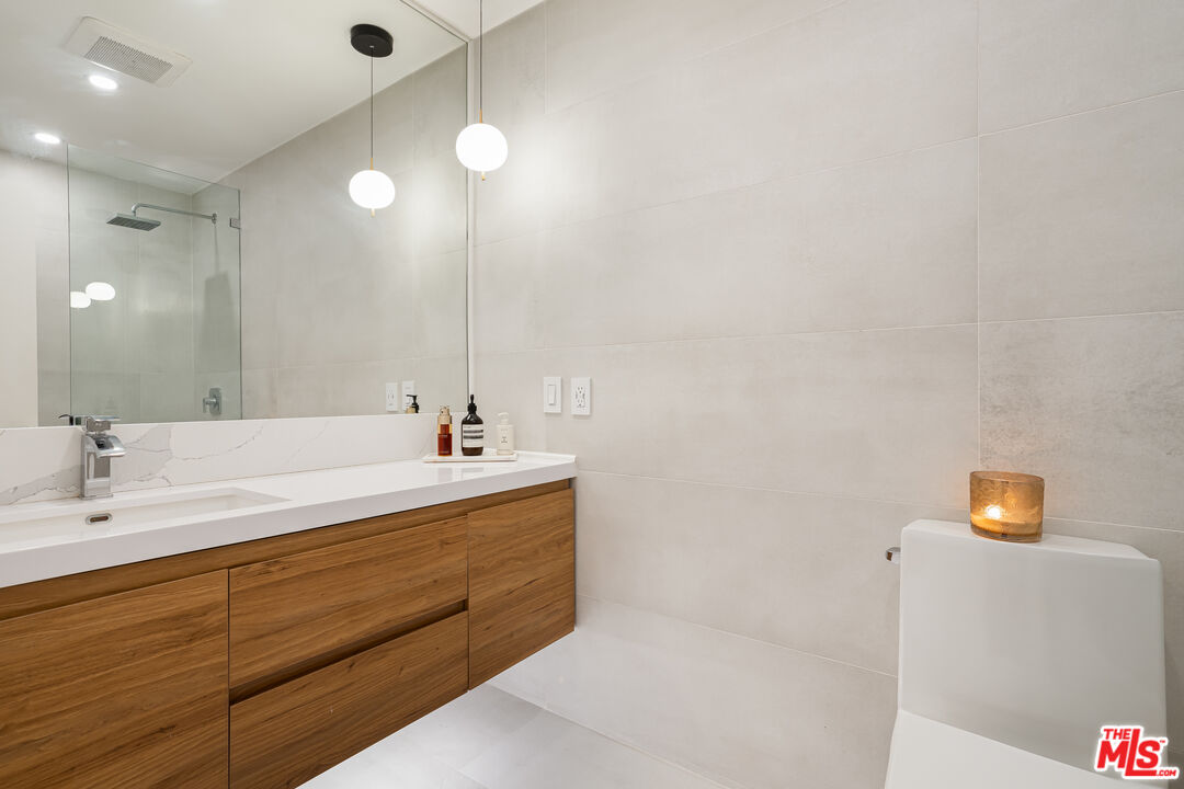 11750 Sunset Boulevard, Unit 407 Los Angeles, CA 90049 - Photo 11 of 12 a bathroom with a sink and a mirror