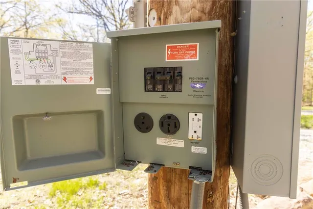 $399,900 | 27064 Hickory Tree Lane, Lincoln, MO 65338