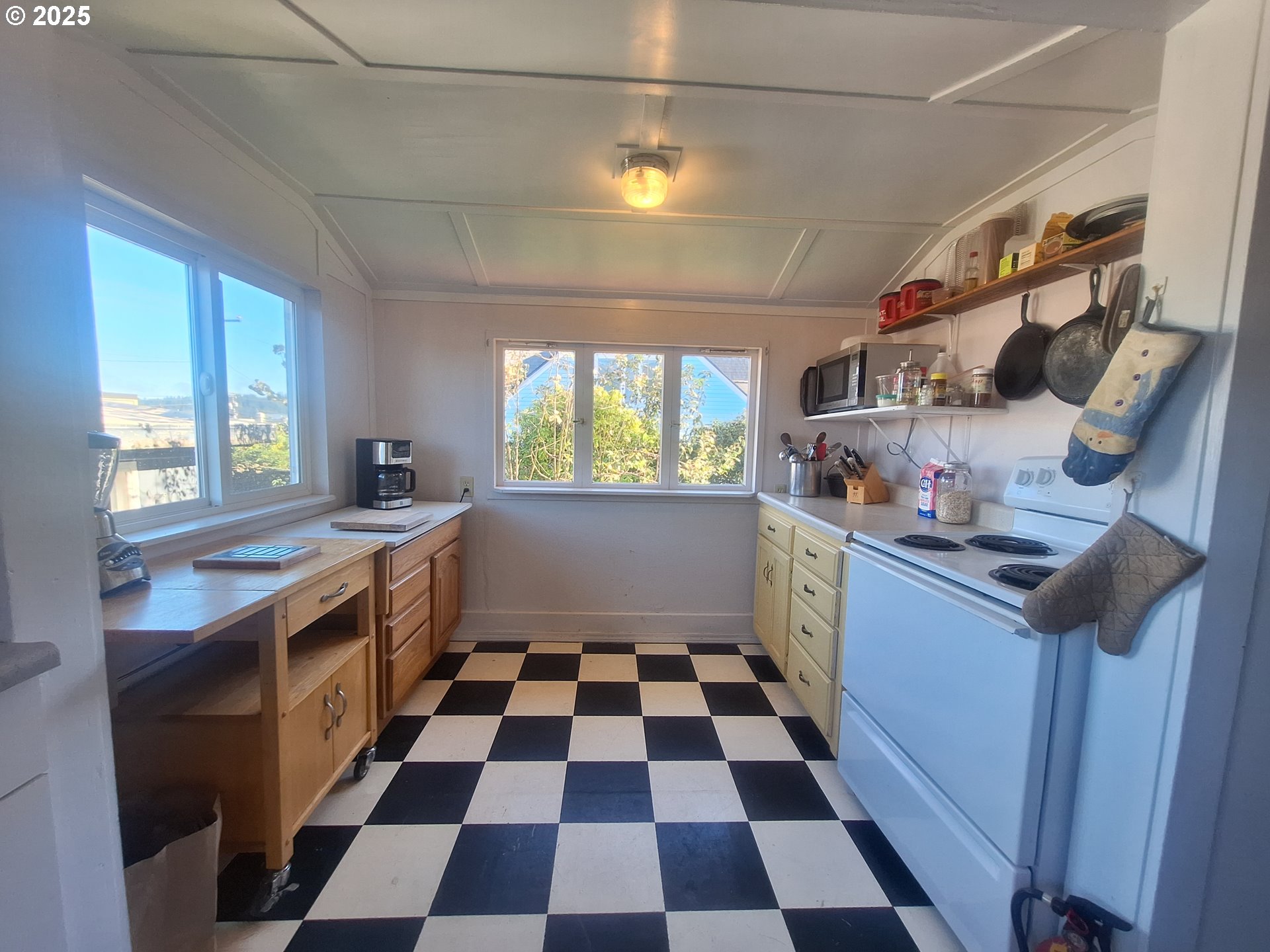 175 South 6th Street Reedsport, OR 97467 - Photo 14 of 24