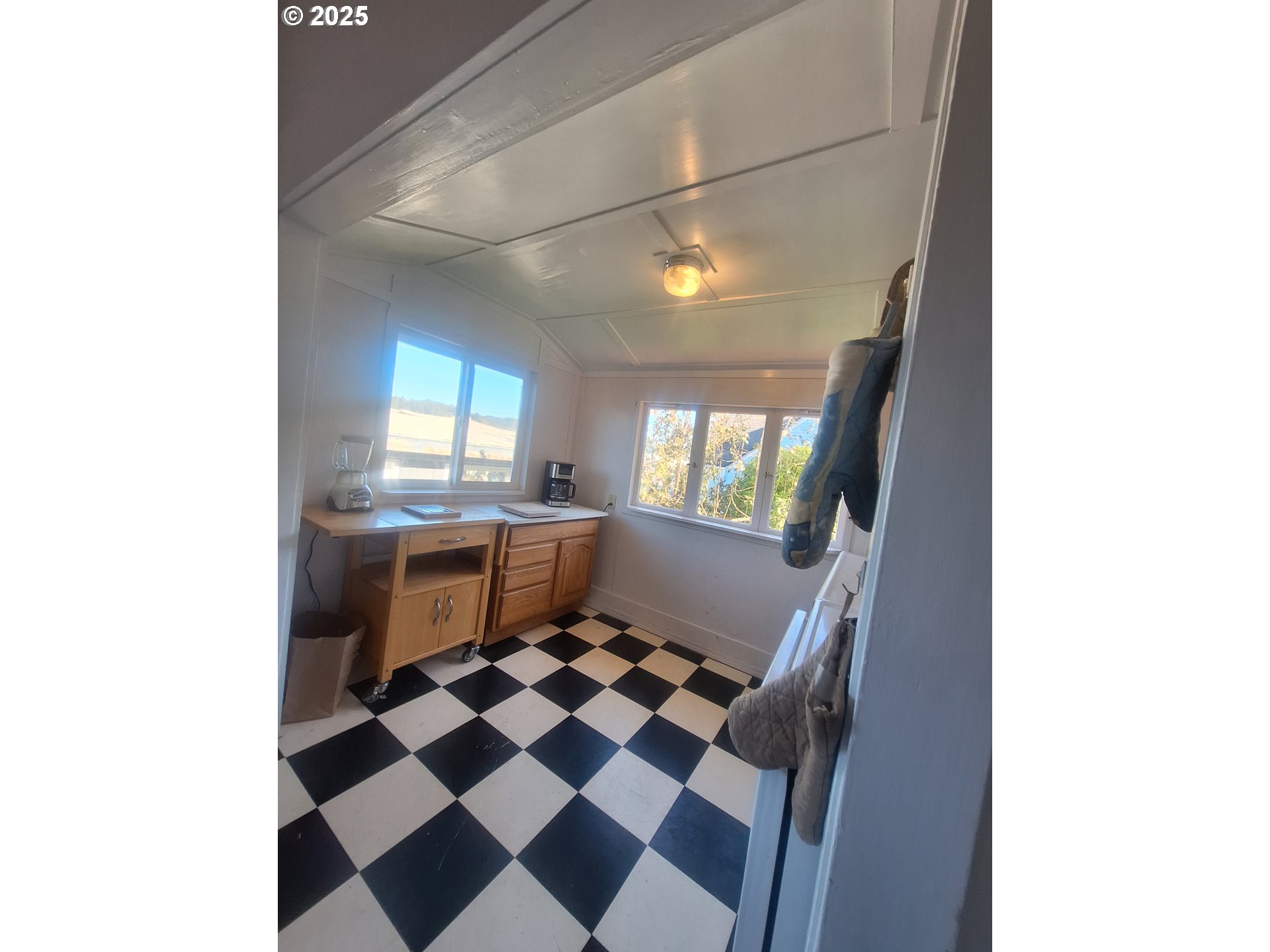 175 South 6th Street Reedsport, OR 97467 - Photo 15 of 24