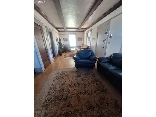 $450,000 | 175 South 6th Street, Reedsport, OR 97467