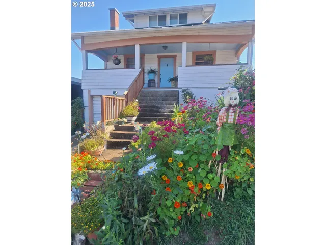 $450,000 | 175 South 6th Street, Reedsport, OR 97467