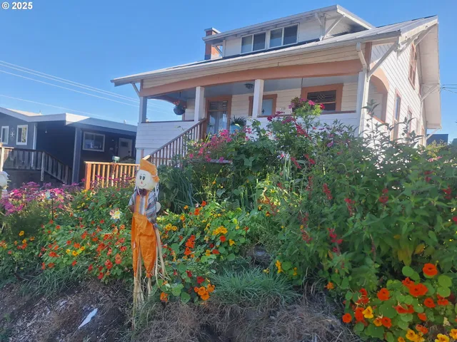 $450,000 | 175 South 6th Street, Reedsport, OR 97467