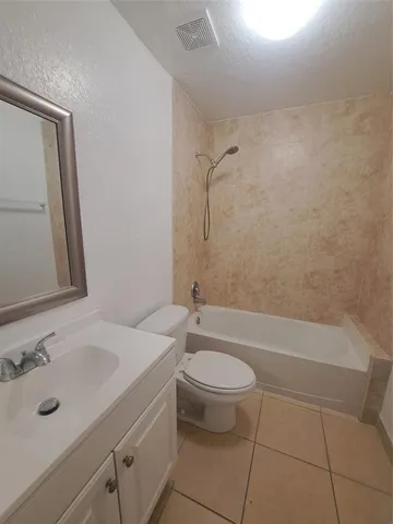 $2,400 | 2801 Riverside Drive, Unit 407, Coral Springs, FL 33065